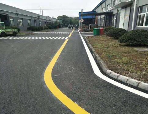 廠區(qū)道路劃線作用是什么，廠區(qū)道路劃線找誰？飛揚市政口碑好