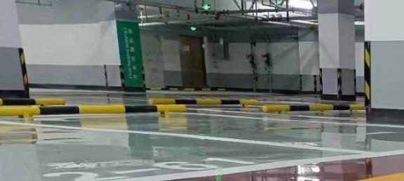 蘇州環(huán)氧地坪廠家分析，冬天進行地坪施工時，特別注意以下幾個方面？