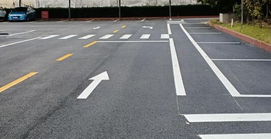 蘇州廠區(qū)劃線解讀，100個(gè)小車位需要多少桶油漆？