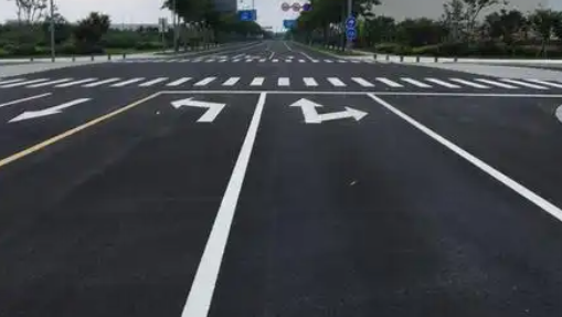 蘇州相城區(qū)廠區(qū)劃線選哪家？專業(yè)施工團隊，多年經(jīng)驗值得信賴